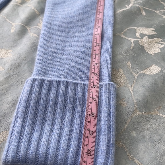 100% Cashmere Sweaters
Woman Cozy - Picture 6 of 10